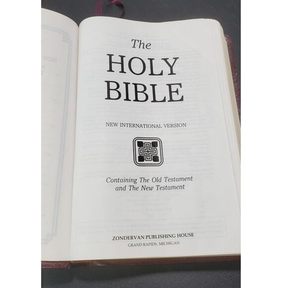 New International Version Holy Bible Reference Zondervan 1988 - Picture 10 of 11
